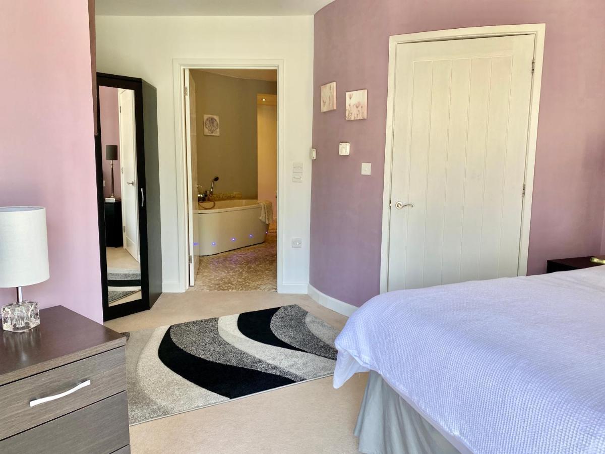 One Of The Best Properties In Lyme! Breathtaking Views Across The Whole Bay. 3 Stories With 2 Tier Veranda Around The Property. Sleeps 6 Lyme Regis Extérieur photo