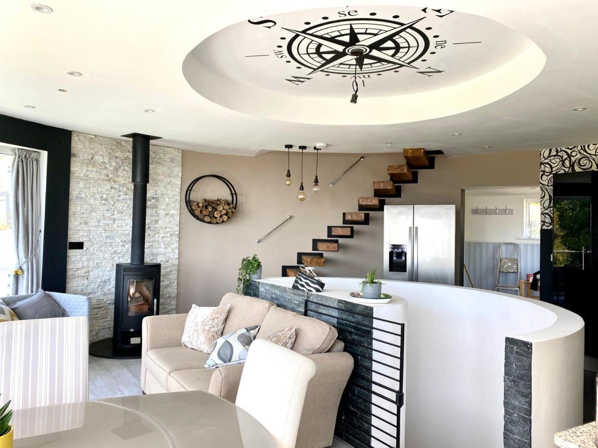 One Of The Best Properties In Lyme! Breathtaking Views Across The Whole Bay. 3 Stories With 2 Tier Veranda Around The Property. Sleeps 6 Lyme Regis Extérieur photo