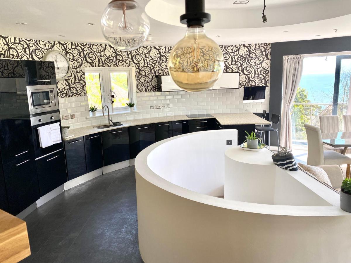 One Of The Best Properties In Lyme! Breathtaking Views Across The Whole Bay. 3 Stories With 2 Tier Veranda Around The Property. Sleeps 6 Lyme Regis Extérieur photo
