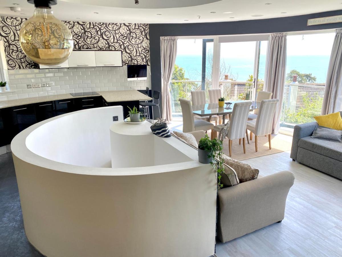 One Of The Best Properties In Lyme! Breathtaking Views Across The Whole Bay. 3 Stories With 2 Tier Veranda Around The Property. Sleeps 6 Lyme Regis Extérieur photo