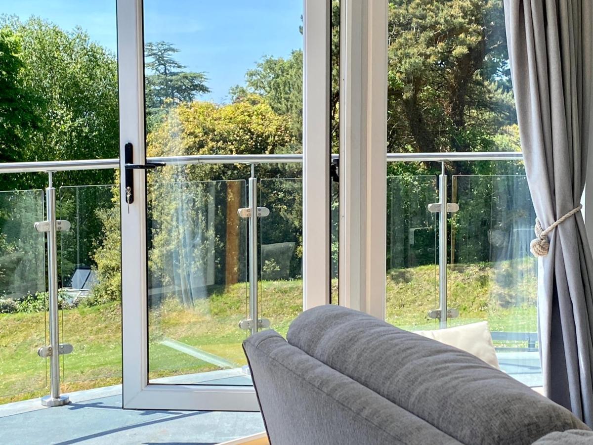 One Of The Best Properties In Lyme! Breathtaking Views Across The Whole Bay. 3 Stories With 2 Tier Veranda Around The Property. Sleeps 6 Lyme Regis Extérieur photo
