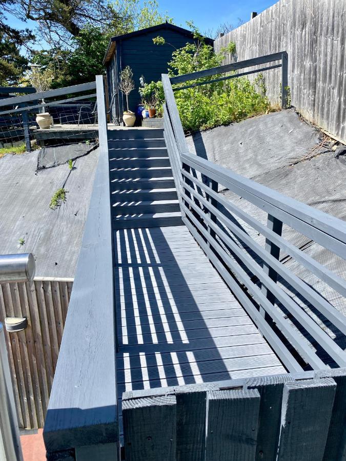 One Of The Best Properties In Lyme! Breathtaking Views Across The Whole Bay. 3 Stories With 2 Tier Veranda Around The Property. Sleeps 6 Lyme Regis Extérieur photo
