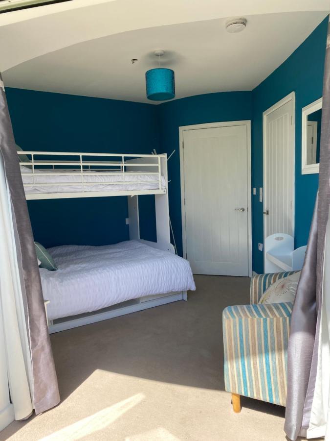One Of The Best Properties In Lyme! Breathtaking Views Across The Whole Bay. 3 Stories With 2 Tier Veranda Around The Property. Sleeps 6 Lyme Regis Extérieur photo