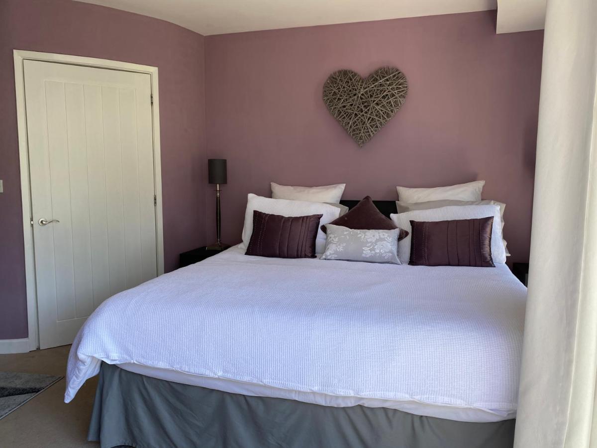 One Of The Best Properties In Lyme! Breathtaking Views Across The Whole Bay. 3 Stories With 2 Tier Veranda Around The Property. Sleeps 6 Lyme Regis Extérieur photo