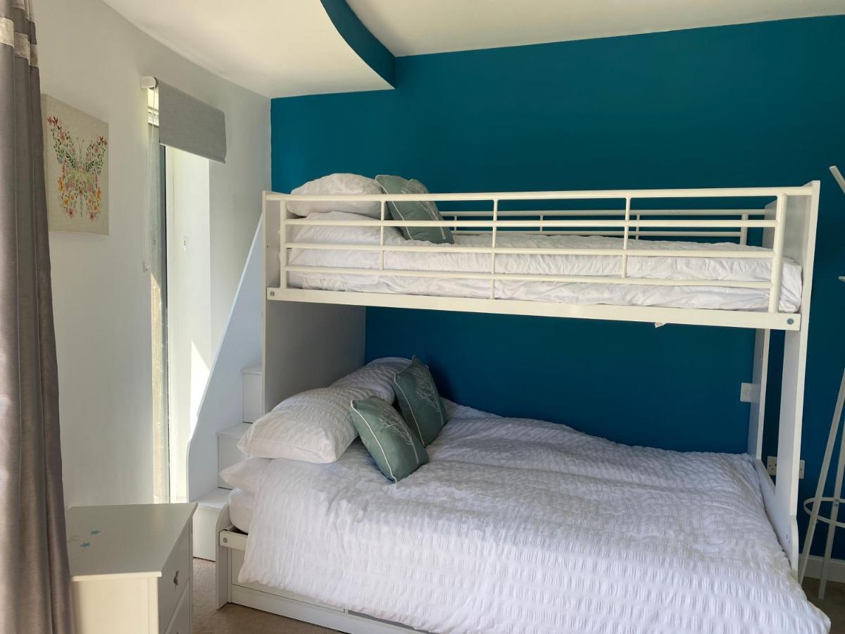 One Of The Best Properties In Lyme! Breathtaking Views Across The Whole Bay. 3 Stories With 2 Tier Veranda Around The Property. Sleeps 6 Lyme Regis Extérieur photo